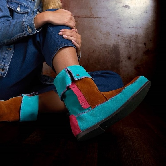 Stranger Things Shoes - NWOT MINNETONKA X STRANGER THINGS Holly Wheeler Suede Boots Size 8.5 Sold Out